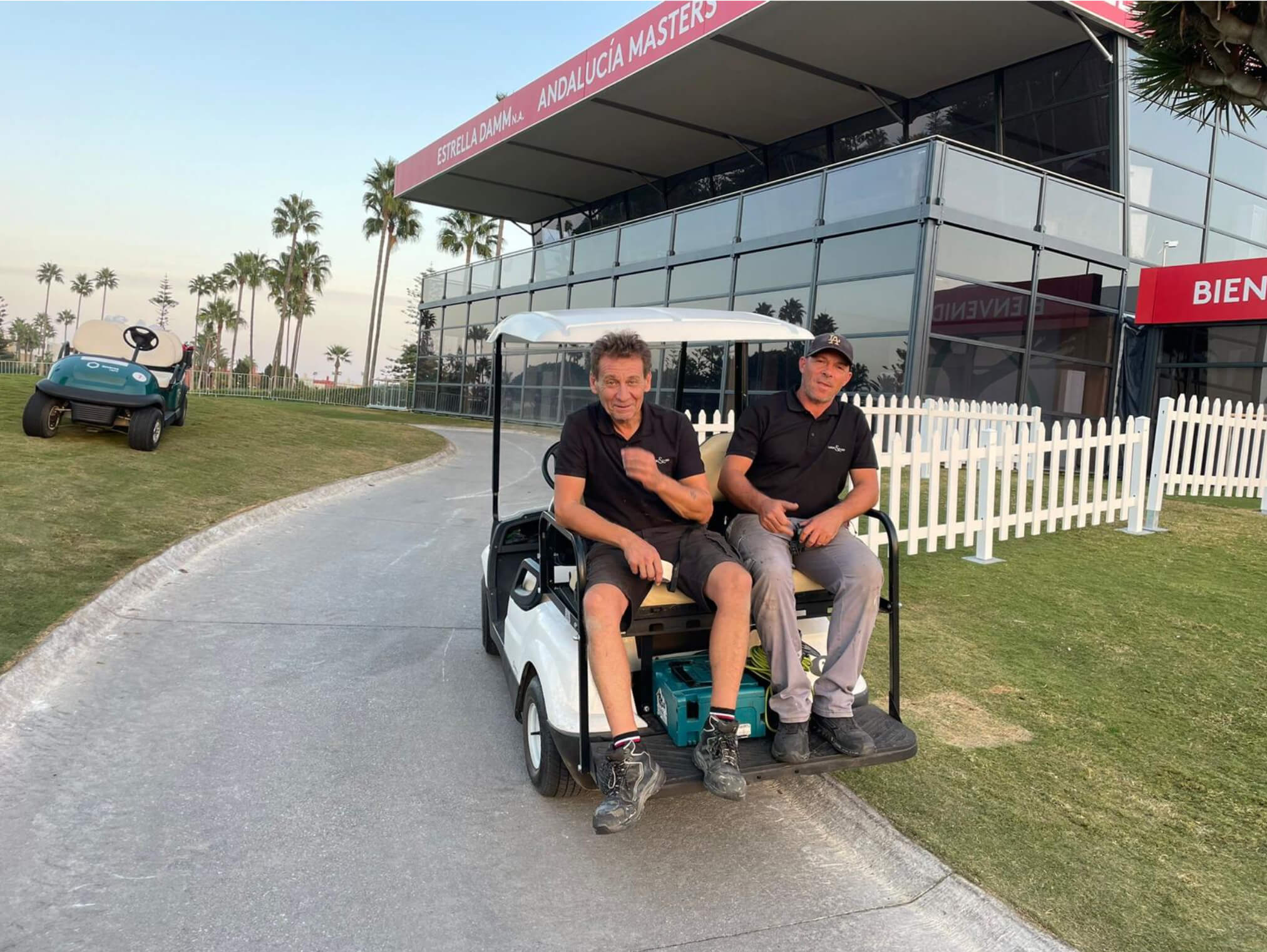 Installateurs Look&Loo sur un parcours de golf